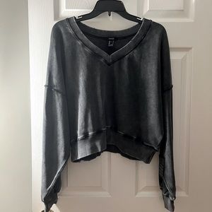 Long sleeve gray crop top sweater